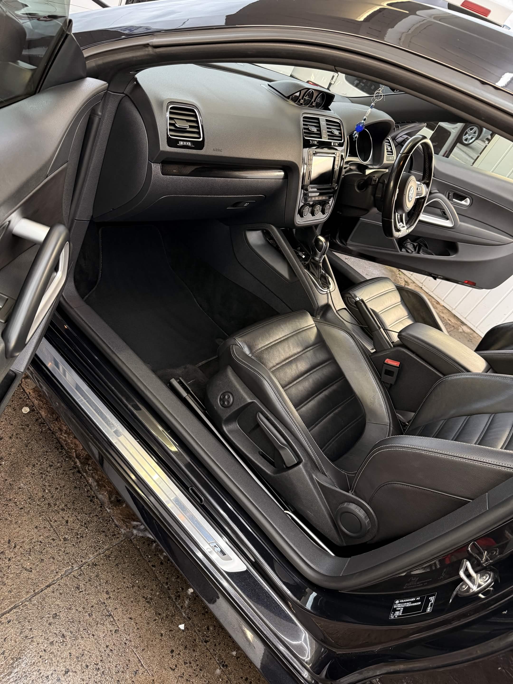 VW Scirocco R interior door open