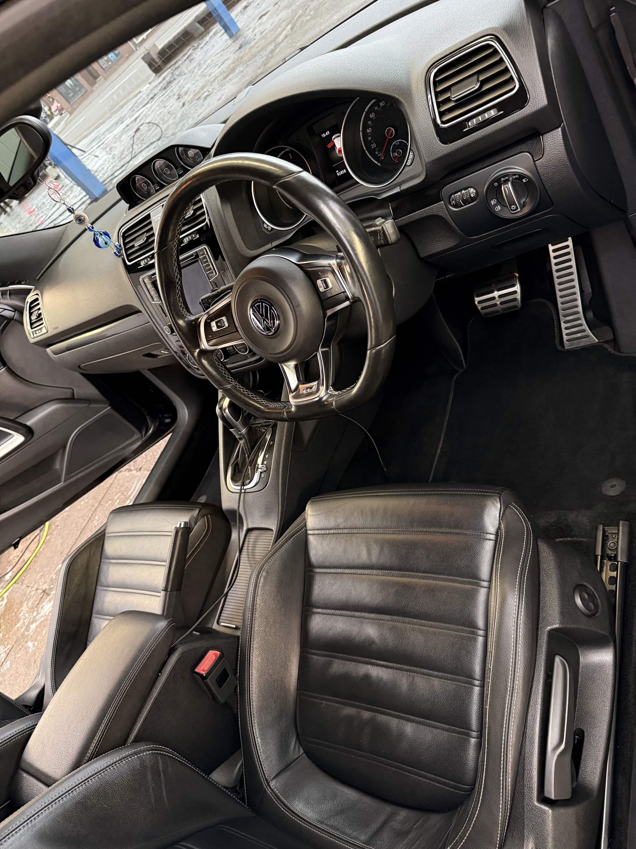 VW Scirocco R cockpit leather