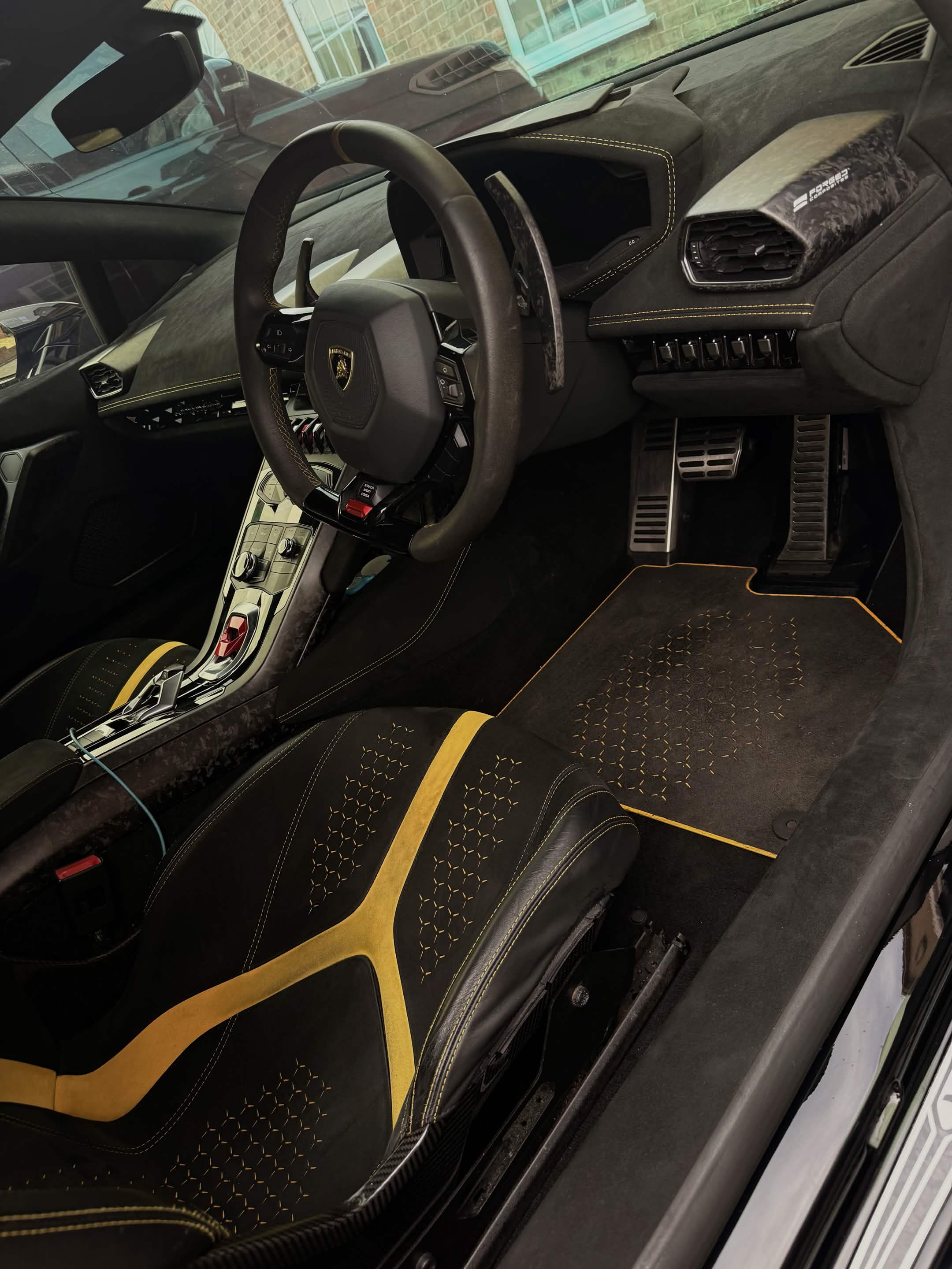 Lamborghini Huracan Alcantara interior